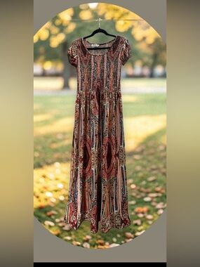 Lapogee Smocked Bodice Maxi Dress.
Vibrant Paisley. Made in India. Size: Medium